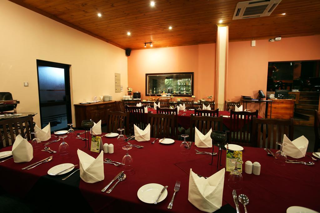 Randholee Resort & Spa Канди Екстериор снимка