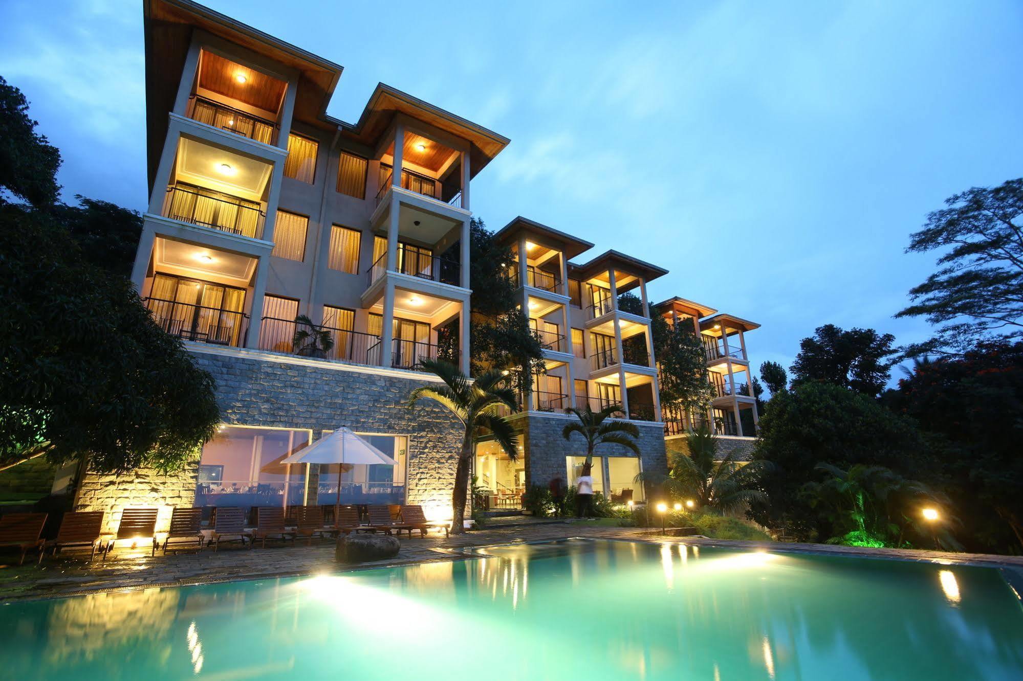 Randholee Resort & Spa Канди Екстериор снимка