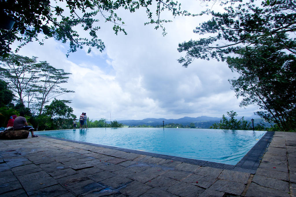 Randholee Resort & Spa Канди Екстериор снимка