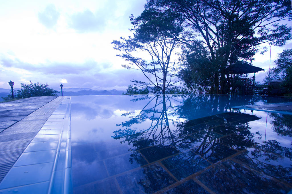 Randholee Resort & Spa Канди Екстериор снимка