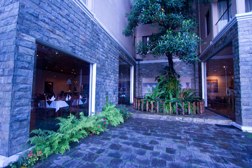 Randholee Resort & Spa Канди Екстериор снимка